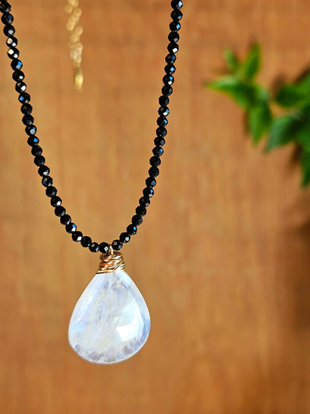 GF) Rainbow Moonstone & Black Spinel Necklace  NWH6726G