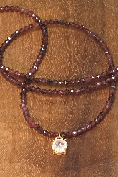 GF) Rainbow Moonstone & Garnet Necklace  NWH6626G