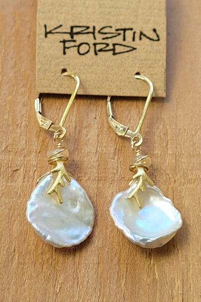 Keishi "Petal" Pearl Earrings EWH2916G